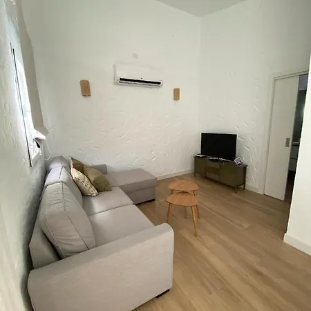 Renovated Private Apartment *
